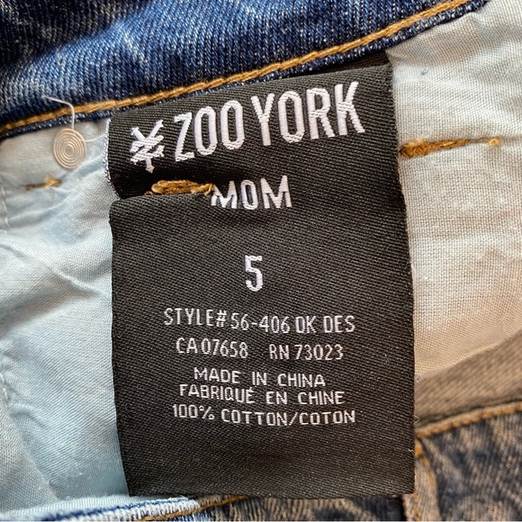 Zoo York Mom Distressed Jeans Size 5 - Picture 4 of 10